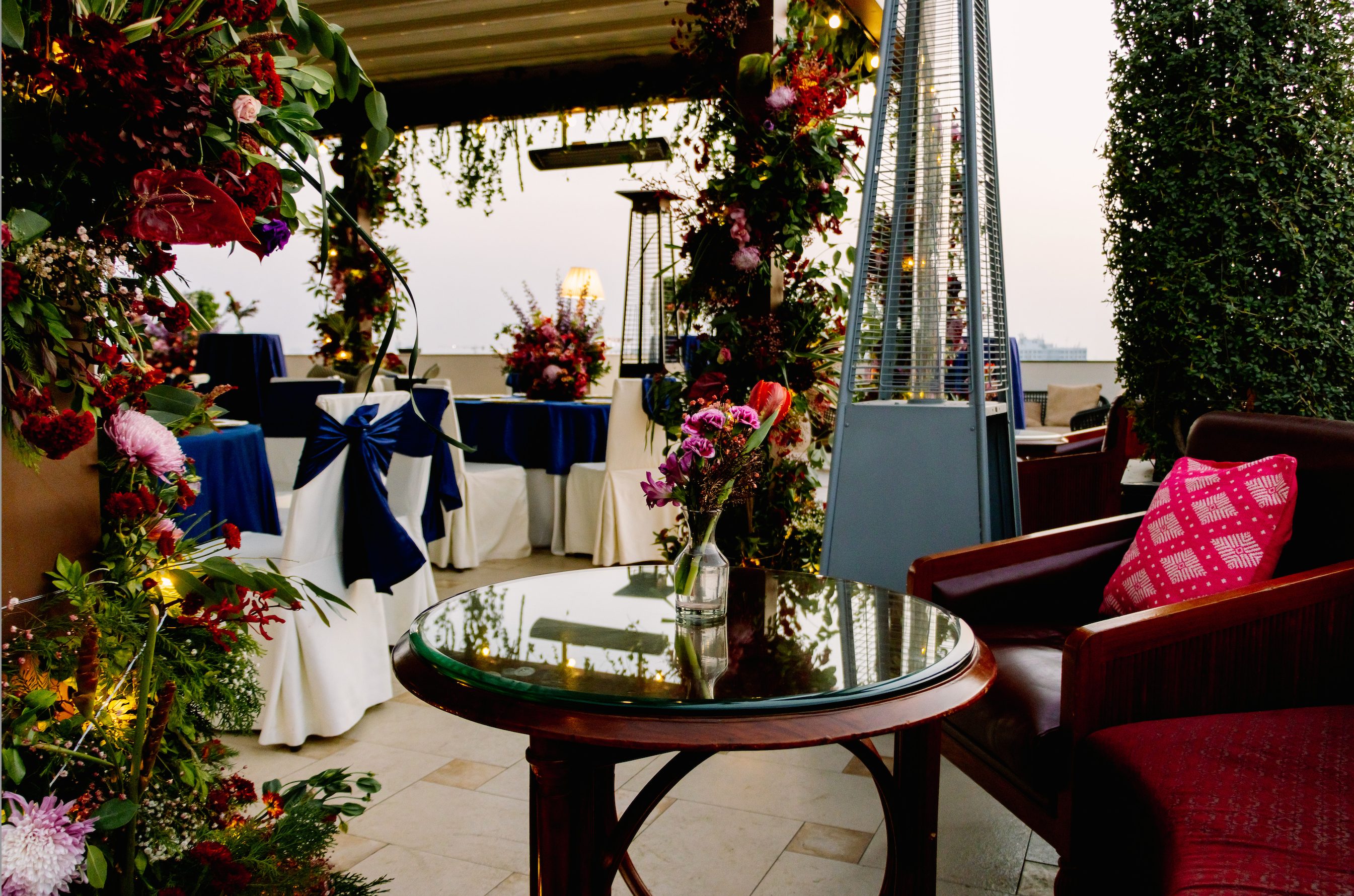INTIMATE DECOR